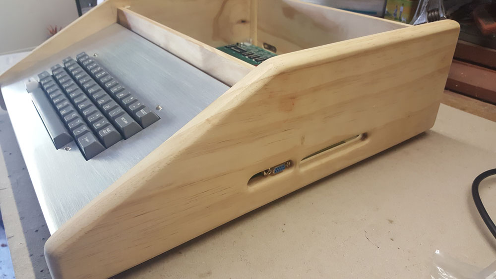 Apple-1-case-side