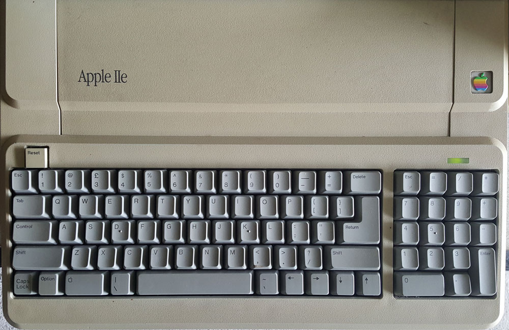 appleIIe_platinum_keyboard